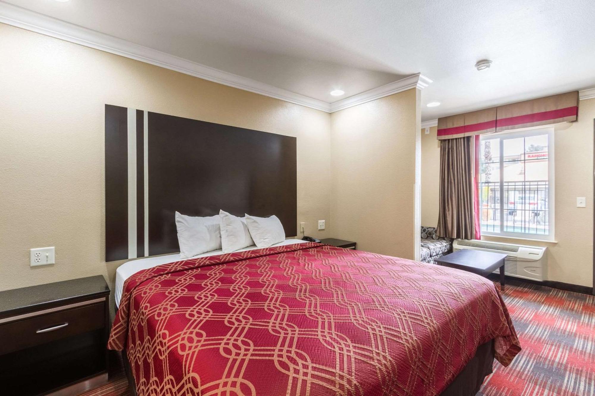 Econo Lodge Inn & Suites Escondido Downtown Zewnętrze zdjęcie